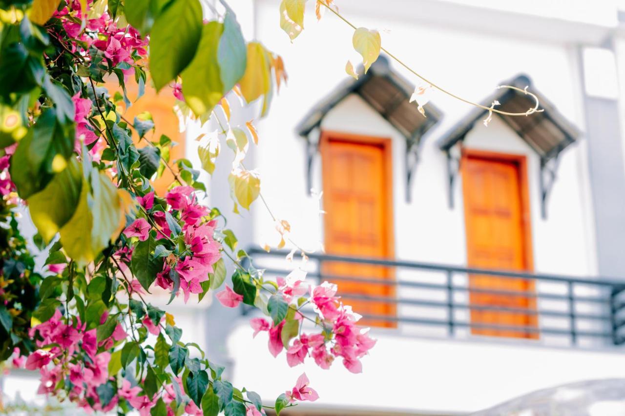 Window 2 Hotel Kon Tum Exterior photo